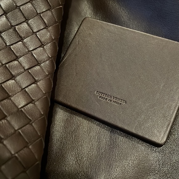 Bottega Veneta intrecciato leather shoulder bag dark brown, suede lining. - Picture 14 of 16